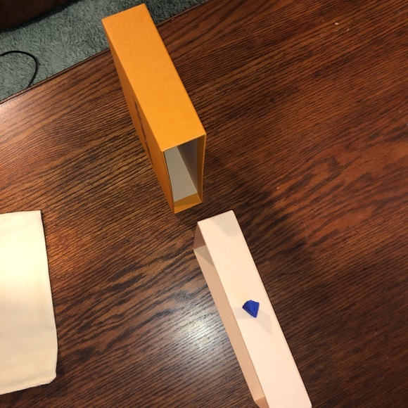 Louis Vuitton “Sarah Wallet” box and dust cloth - Picture 7 of 8